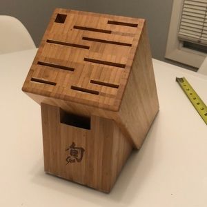 10-slot shun knife block. Great condition.